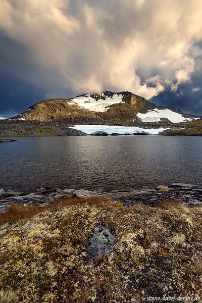 Sturmlicht und dramatischer Himmel im norwegischen Hochland