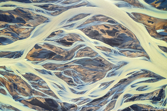 Abstrakter Gletscherfluss von oben fotografiert